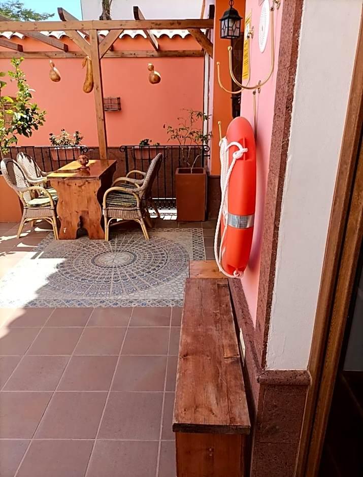 Un rincón de la terraza del alojamiento